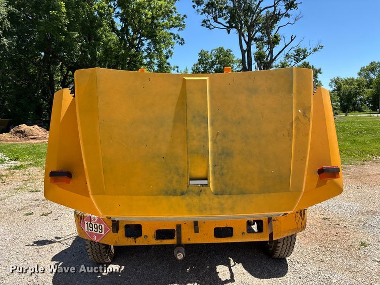 image for item FG0353 1990 Ford F800 oil distributor truck