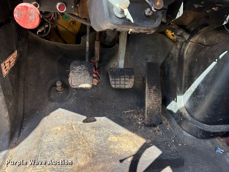 image for item FG0353 1990 Ford F800 oil distributor truck
