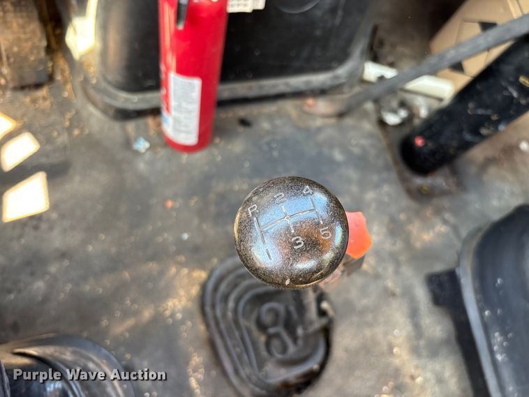 image for item FG0353 1990 Ford F800 oil distributor truck