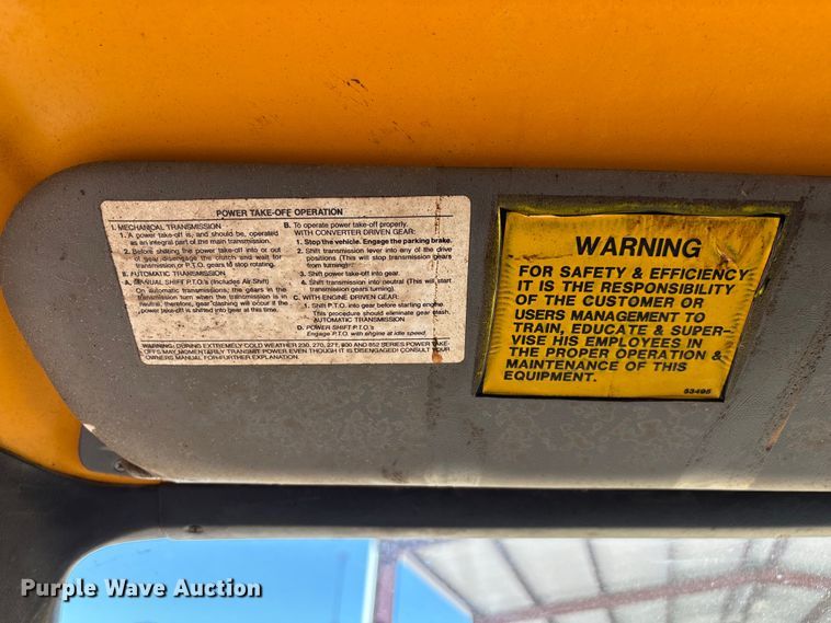 image for item FG0353 1990 Ford F800 oil distributor truck