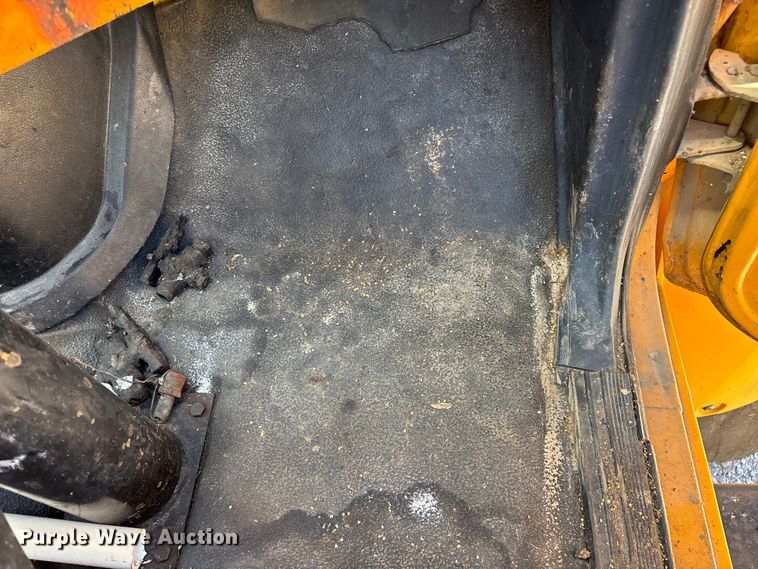 image for item FG0353 1990 Ford F800 oil distributor truck