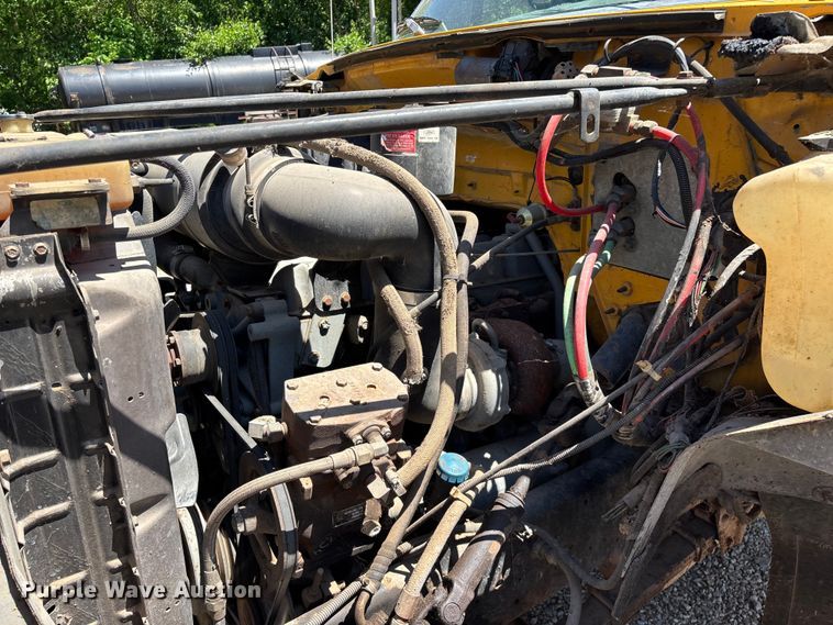 image for item FG0353 1990 Ford F800 oil distributor truck