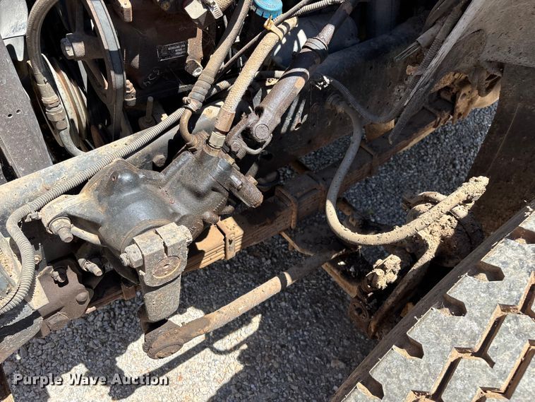 image for item FG0353 1990 Ford F800 oil distributor truck