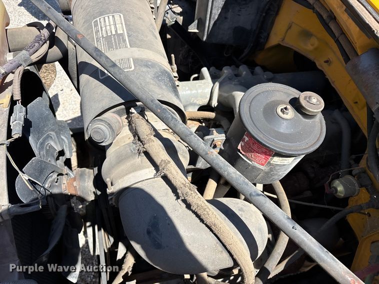 image for item FG0353 1990 Ford F800 oil distributor truck