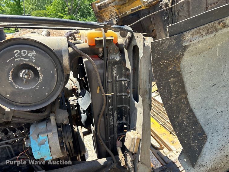 image for item FG0353 1990 Ford F800 oil distributor truck