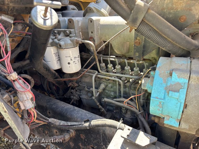 image for item FG0353 1990 Ford F800 oil distributor truck