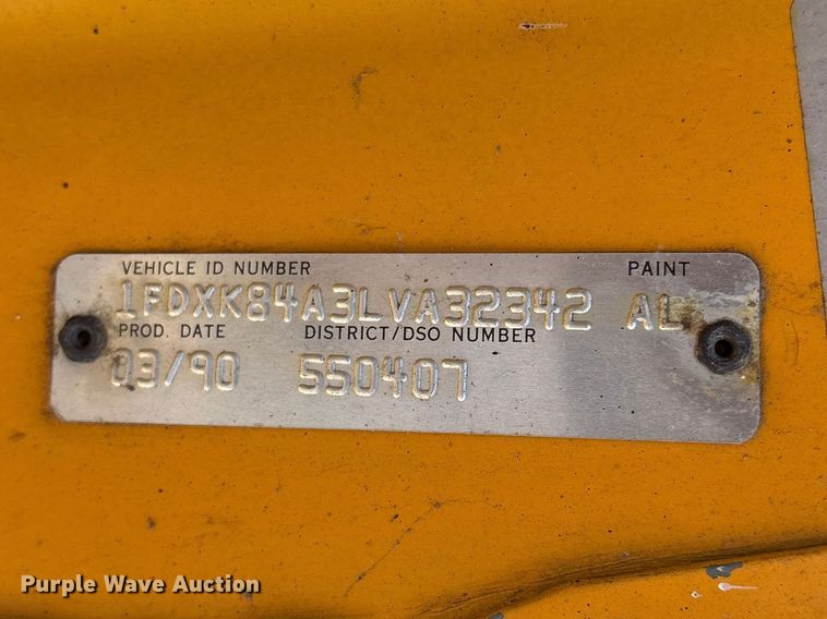 image for item FG0353 1990 Ford F800 oil distributor truck