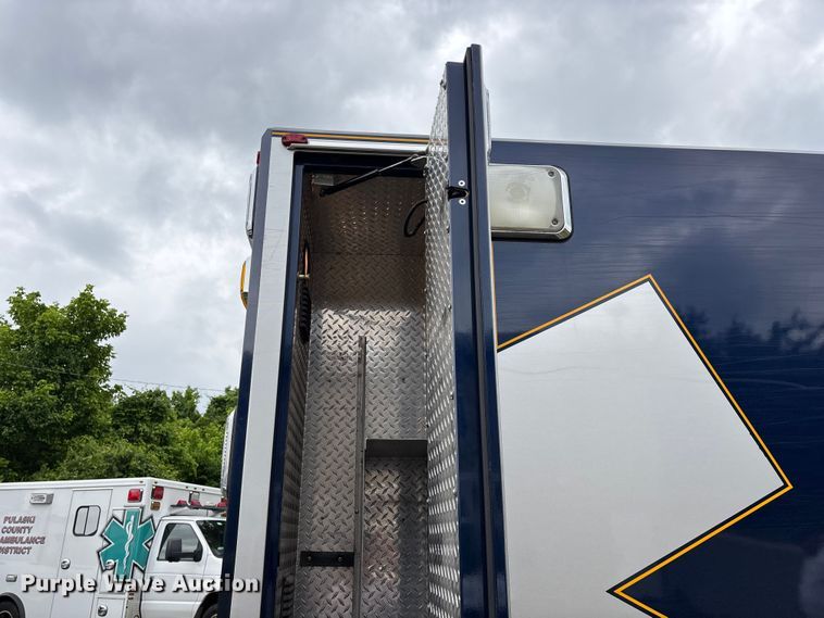 image for item FG0396 2013 Chevrolet Express 4500 ambulance