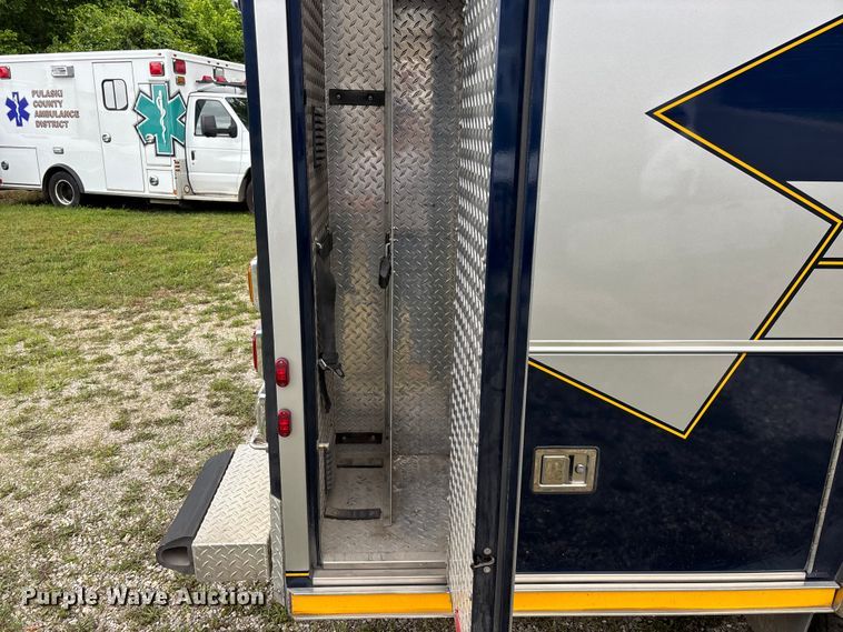 image for item FG0396 2013 Chevrolet Express 4500 ambulance