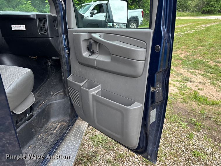 image for item FG0396 2013 Chevrolet Express 4500 ambulance