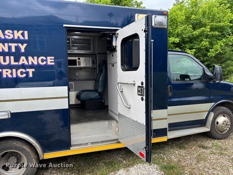 image for item FG0396 2013 Chevrolet Express 4500 ambulance