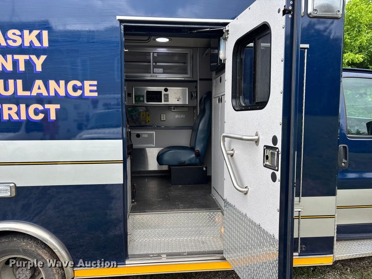 image for item FG0396 2013 Chevrolet Express 4500 ambulance