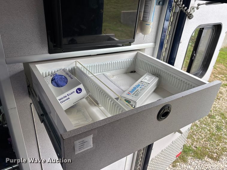 image for item FG0396 2013 Chevrolet Express 4500 ambulance