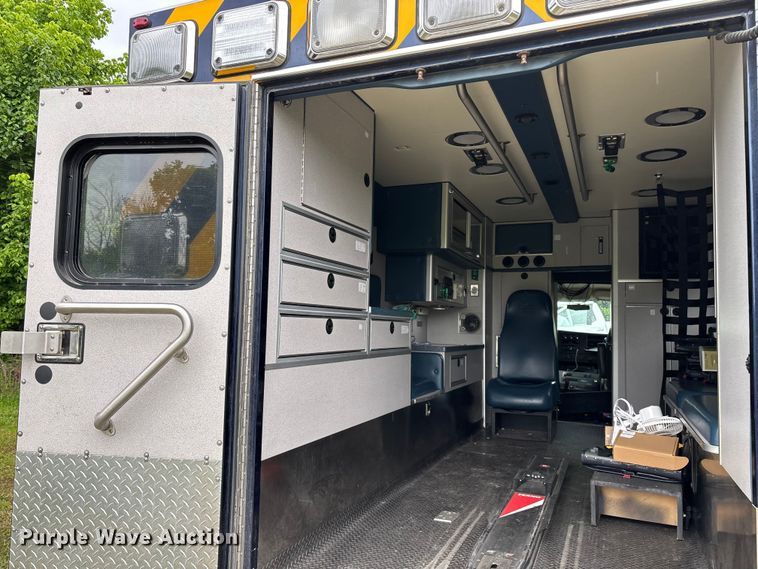 image for item FG0396 2013 Chevrolet Express 4500 ambulance