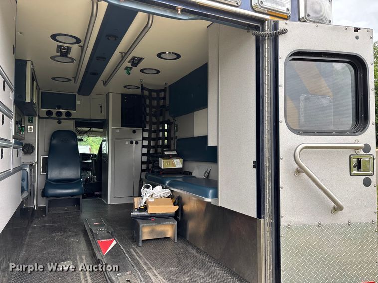 image for item FG0396 2013 Chevrolet Express 4500 ambulance