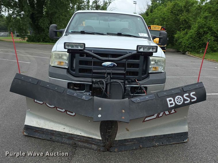 image for item FH6067 2006 Ford F250 Super Duty XL utility bed pickup truck