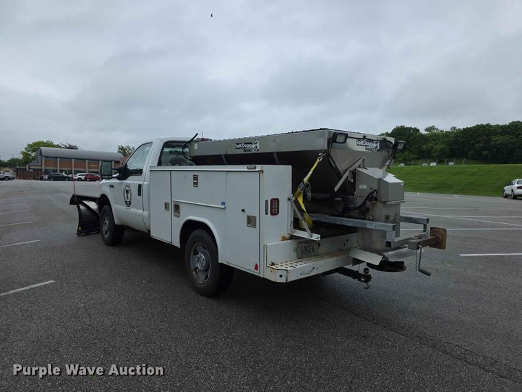 image for item FH6067 2006 Ford F250 Super Duty XL utility bed pickup truck