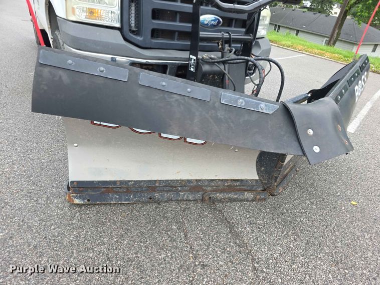 image for item FH6067 2006 Ford F250 Super Duty XL utility bed pickup truck