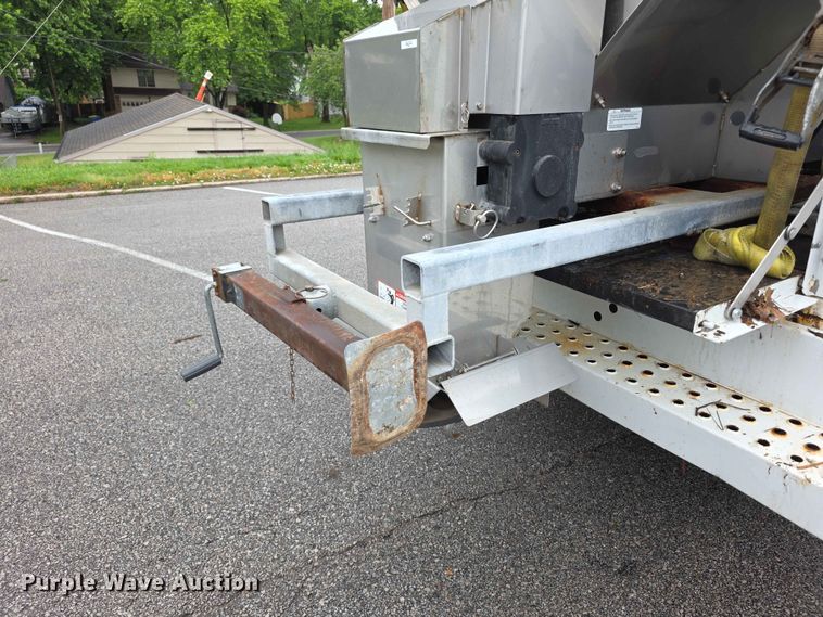 image for item FH6067 2006 Ford F250 Super Duty XL utility bed pickup truck