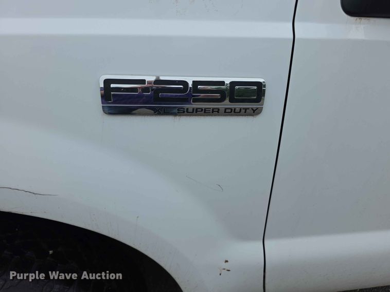 image for item FH6067 2006 Ford F250 Super Duty XL utility bed pickup truck