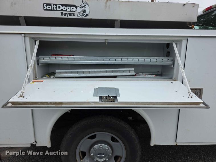 image for item FH6067 2006 Ford F250 Super Duty XL utility bed pickup truck