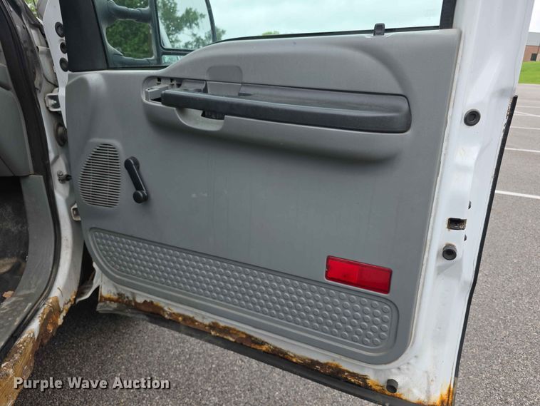 image for item FH6067 2006 Ford F250 Super Duty XL utility bed pickup truck
