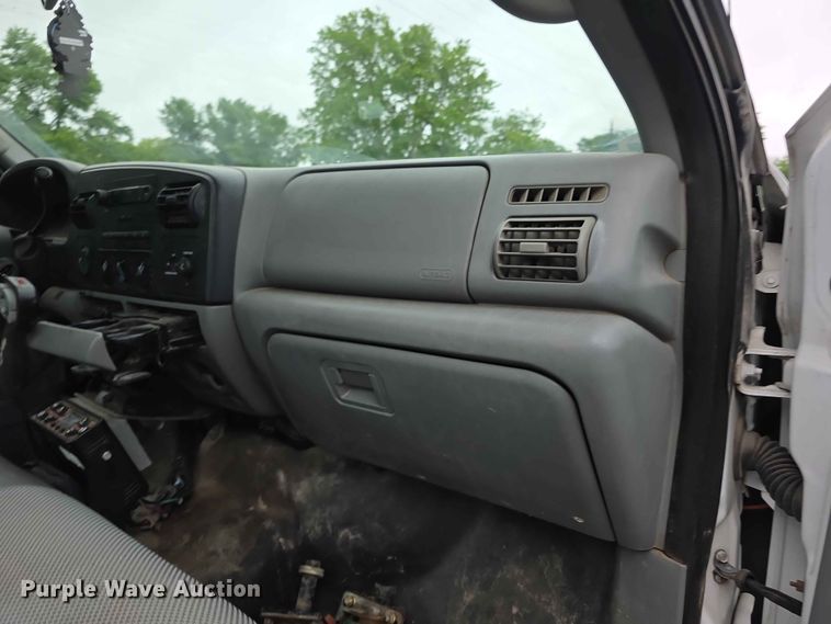 image for item FH6067 2006 Ford F250 Super Duty XL utility bed pickup truck
