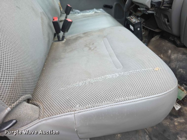 image for item FH6067 2006 Ford F250 Super Duty XL utility bed pickup truck