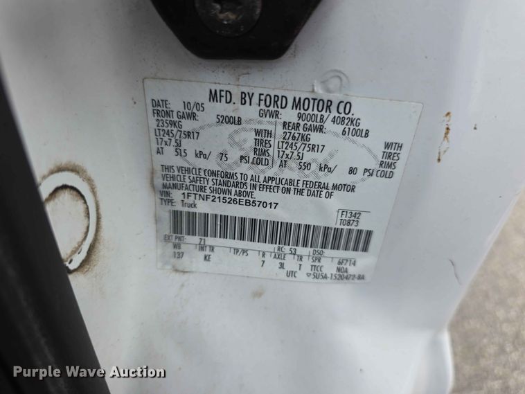 image for item FH6067 2006 Ford F250 Super Duty XL utility bed pickup truck