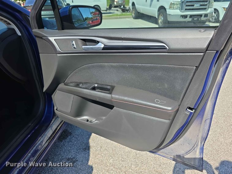 image for item FH6070 2015 Ford Fusion SE 