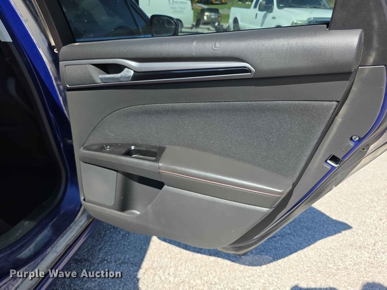 image for item FH6070 2015 Ford Fusion SE 