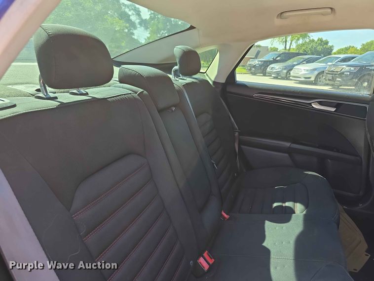 image for item FH6070 2015 Ford Fusion SE 