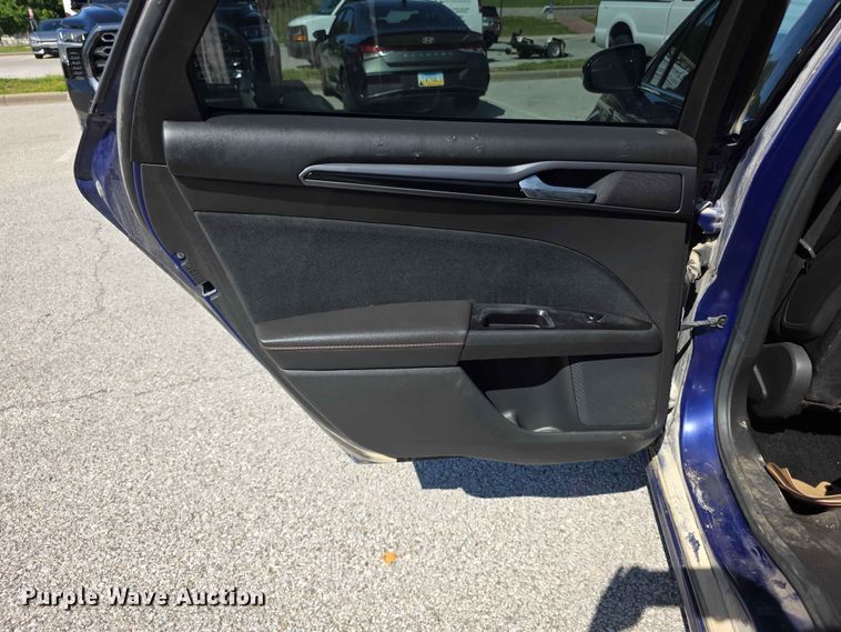 image for item FH6070 2015 Ford Fusion SE 