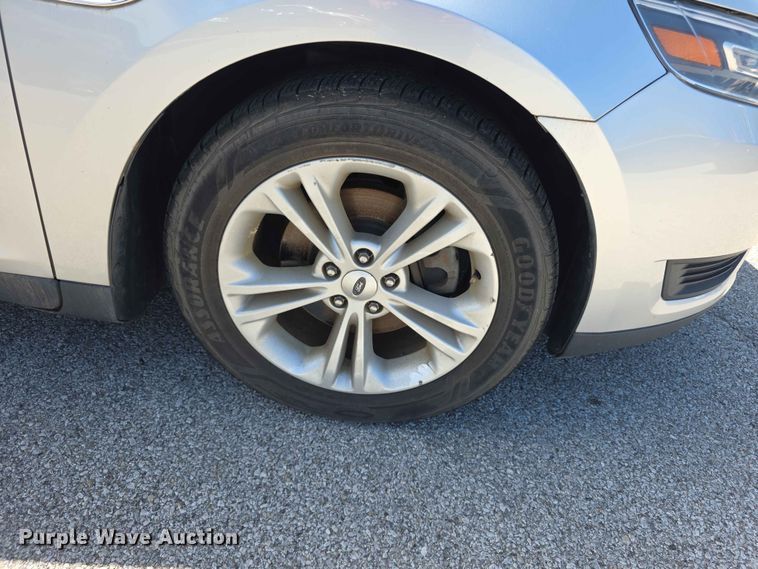 image for item FH6071 2017 Ford Taurus 