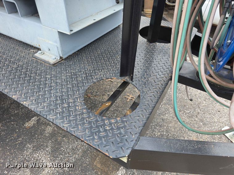 image for item FH6120 1980 Lincoln Shield Arc SAE 409  welder