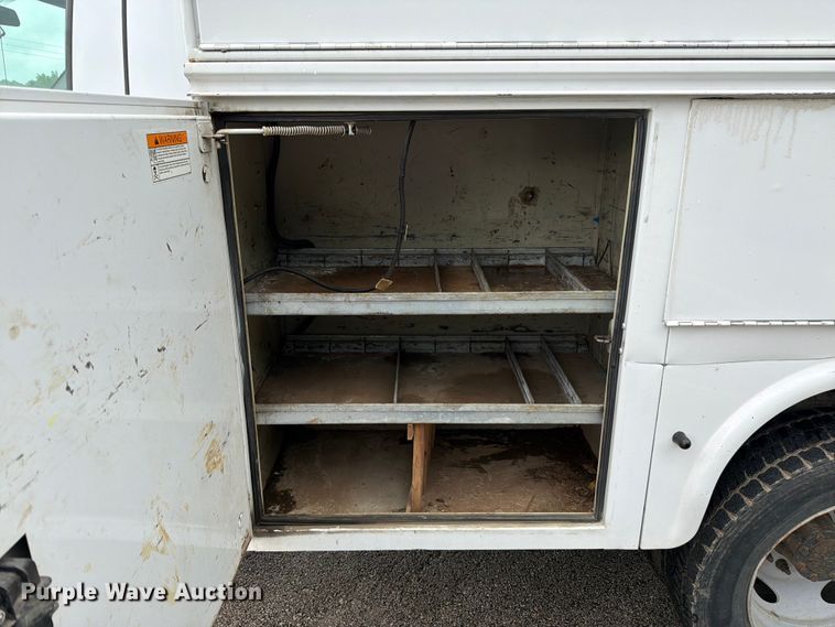 image for item FH6138 2013 Ford F450 Super Duty utility / service truck