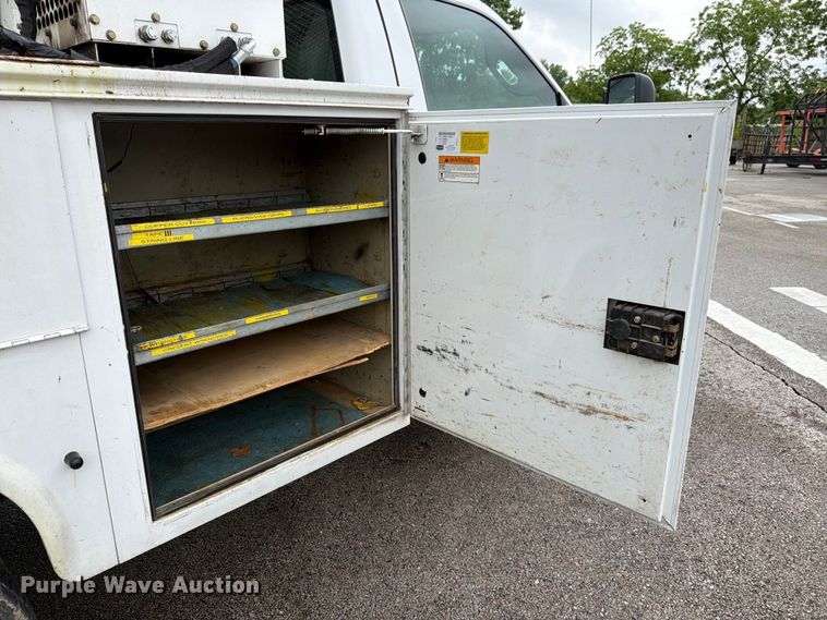 image for item FH6138 2013 Ford F450 Super Duty utility / service truck