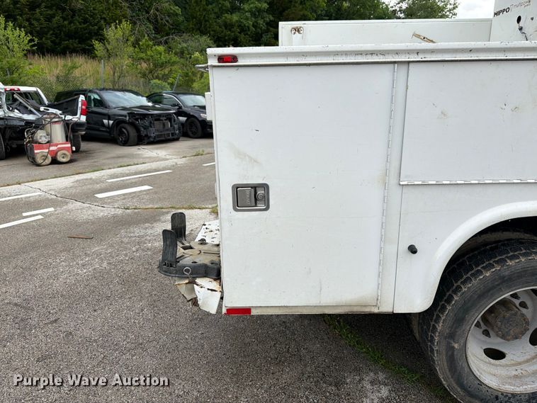 image for item FH6138 2013 Ford F450 Super Duty utility / service truck