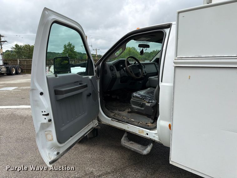 image for item FH6138 2013 Ford F450 Super Duty utility / service truck