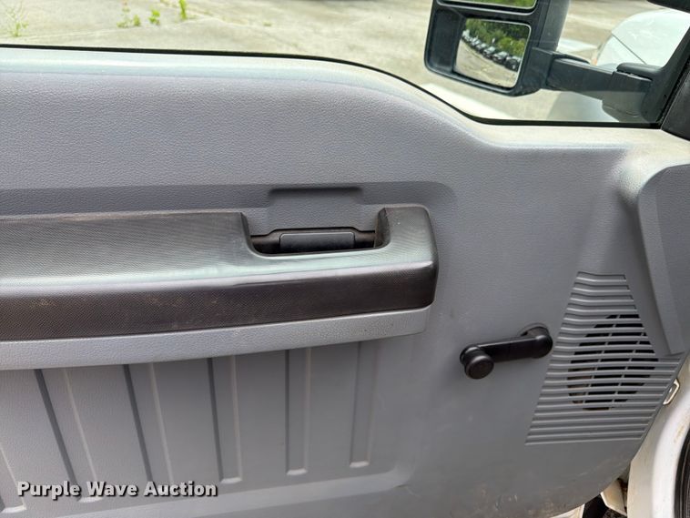 image for item FH6138 2013 Ford F450 Super Duty utility / service truck