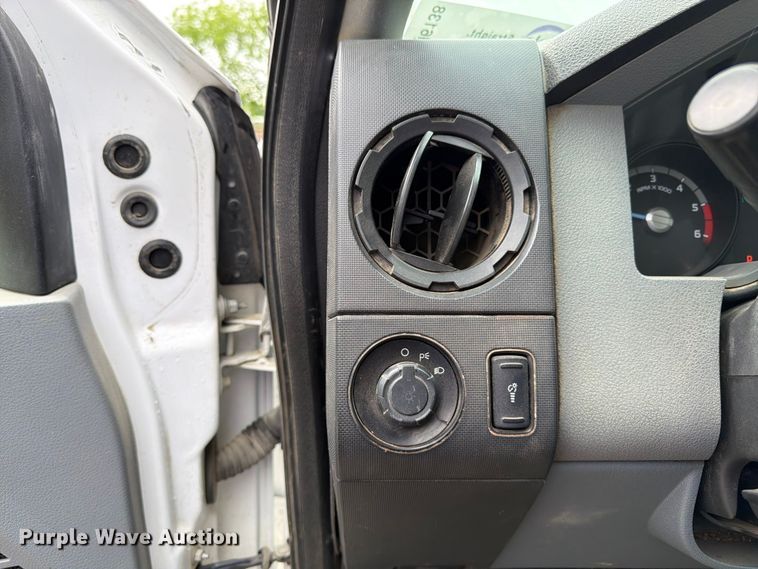 image for item FH6138 2013 Ford F450 Super Duty utility / service truck