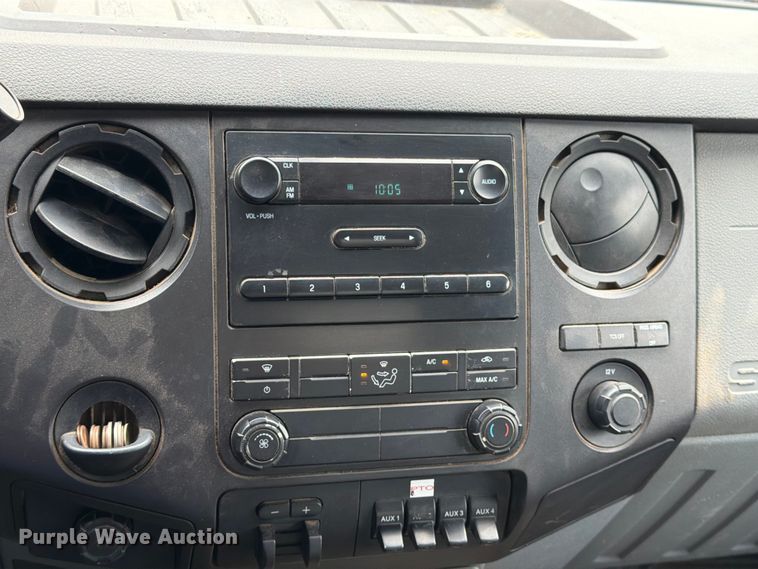 image for item FH6138 2013 Ford F450 Super Duty utility / service truck