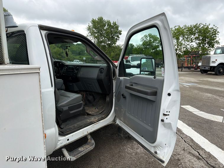 image for item FH6138 2013 Ford F450 Super Duty utility / service truck