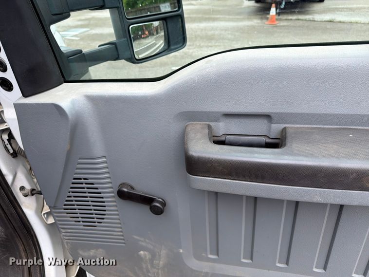 image for item FH6138 2013 Ford F450 Super Duty utility / service truck