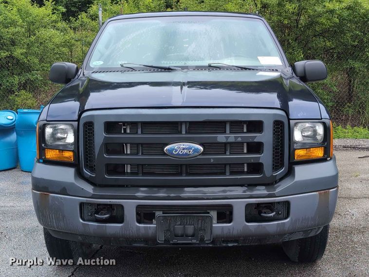 image for item FH6140 2007 Ford F250 Super Duty XL pickup truck