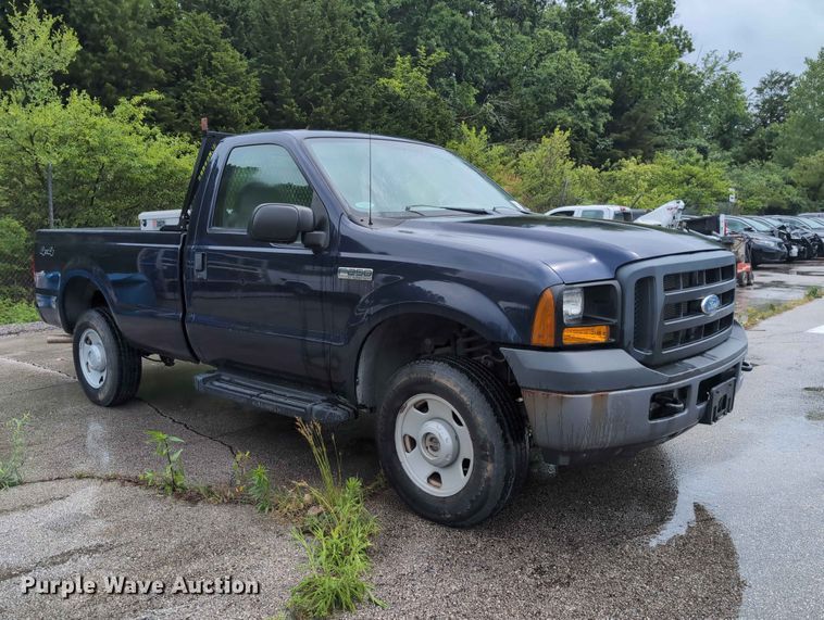 image for item FH6140 2007 Ford F250 Super Duty XL pickup truck