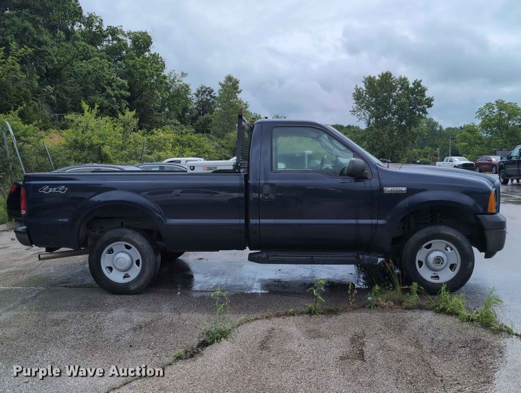 image for item FH6140 2007 Ford F250 Super Duty XL pickup truck