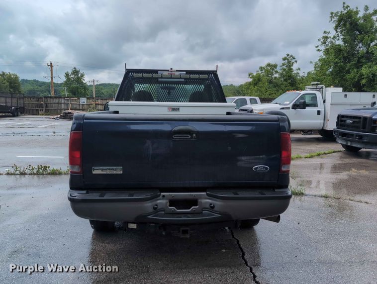 image for item FH6140 2007 Ford F250 Super Duty XL pickup truck