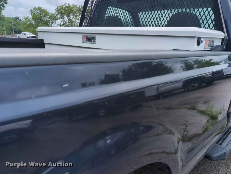 image for item FH6140 2007 Ford F250 Super Duty XL pickup truck