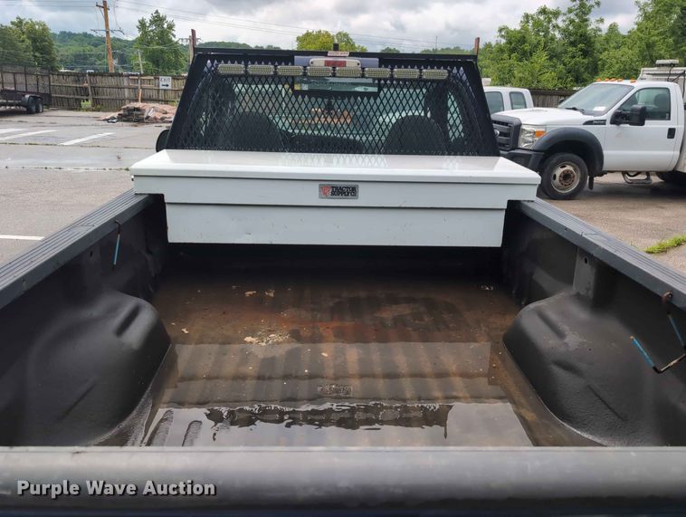 image for item FH6140 2007 Ford F250 Super Duty XL pickup truck